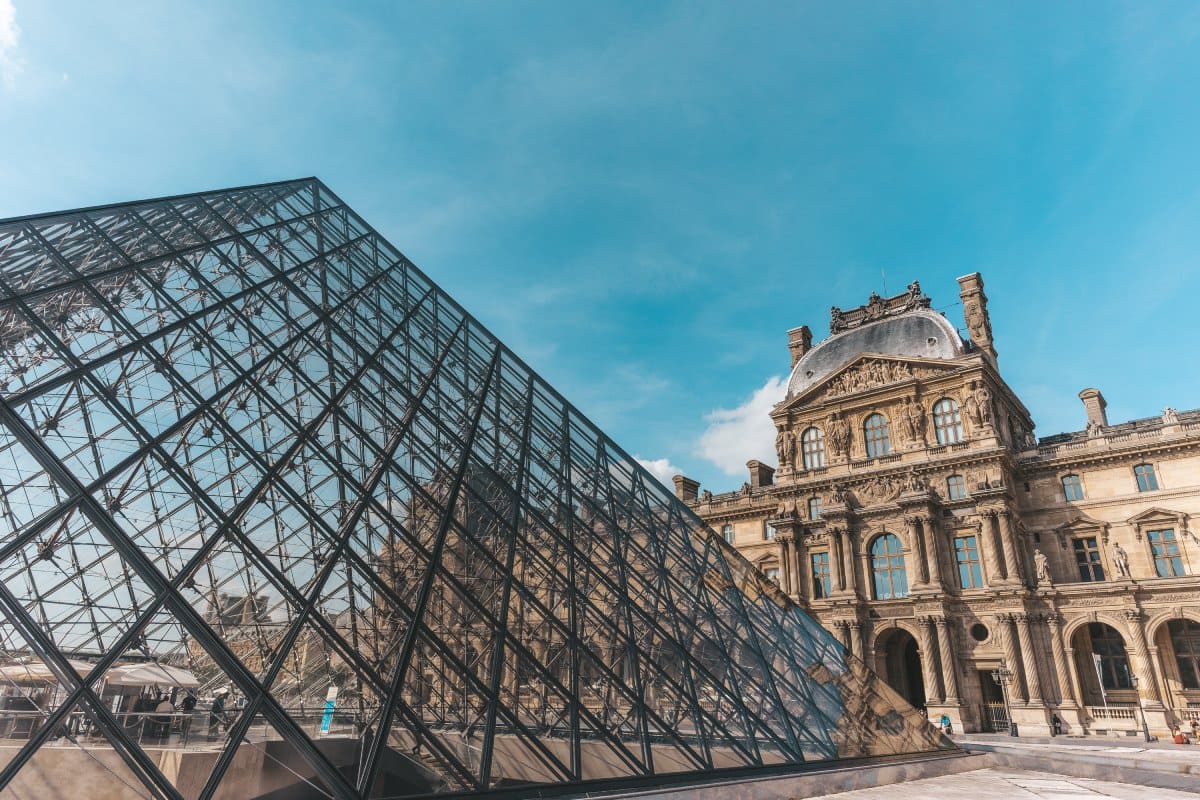 Get To Louvre Orsay Pompidou By Metro Or Bus