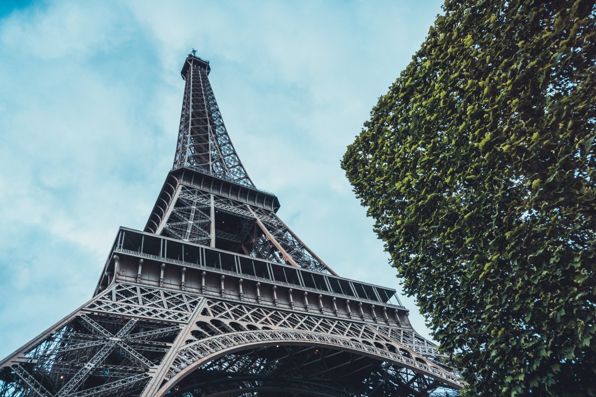 How to Combine Eiffel Tower and Louvre in One Day